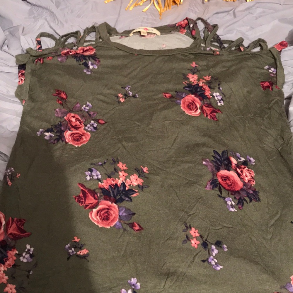 Short sleeve top